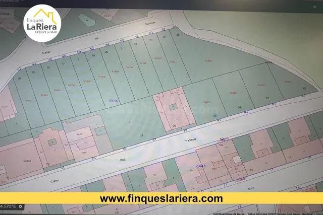 SOLAR A DOS CALLES PARA EDIFICAR 8 CASAS PAREADAS Y UN EDIFI - foto 4