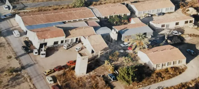SE VENDE PARCELA EN LA CARRETERA DE MATOLA CON NAVES