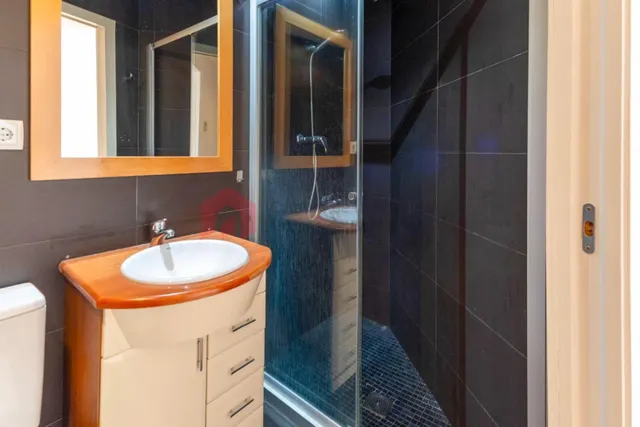 Vivienda esquinera y con encanto en el corazón del Eixample con el estilo clásico de la ciudad de Barcelona. — 16