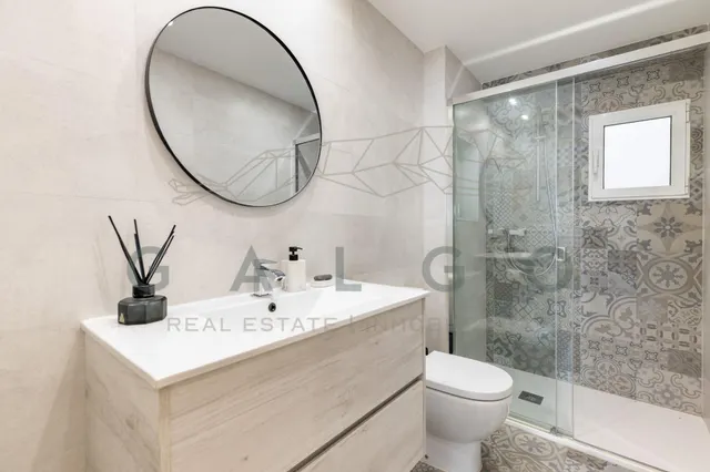 Comprar piso reformado con garaje junto a Plaza Xúquer — 21