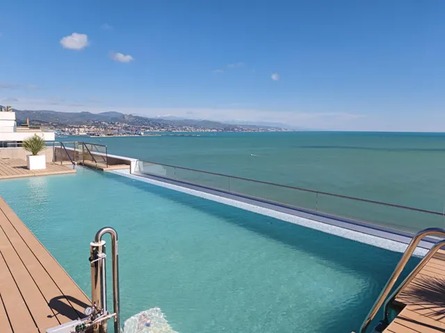 EXCLUSIVO PISO EN LAS MALAGA TOWERS VISION A ESTRENAR — 39
