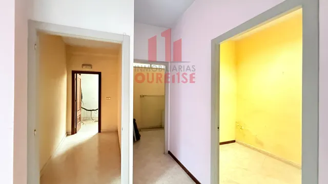 AMPLIO LOCAL COMERCIAL EN PLENO CENTRO DE OURENSE — 14