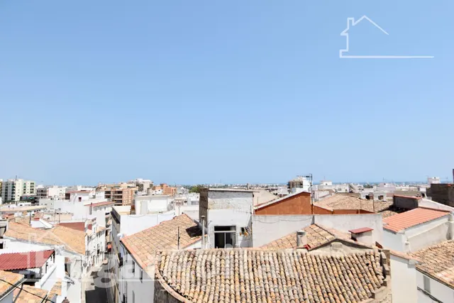 ESPACIOSA CASA CON TERRAZA EN EL HISTÓRICO CASCO ANTIGUO — 44