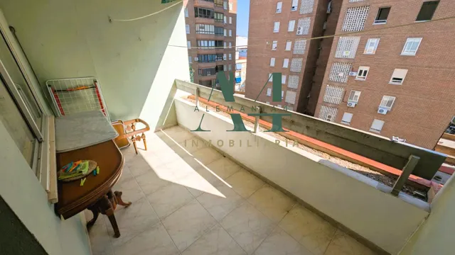 Piso señorial en Cánovas - foto 2