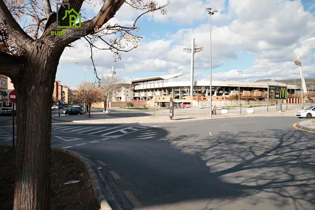 Magnifica vivienda con garaje en vergeles, junto a palacio de deportes — 21