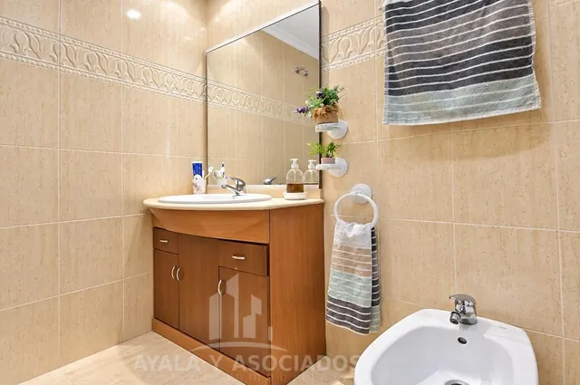 Apartamento en venta con terraza, piscina comunitaria y plaza de garaje, en la manga del mar menor, zona del estacio — 17
