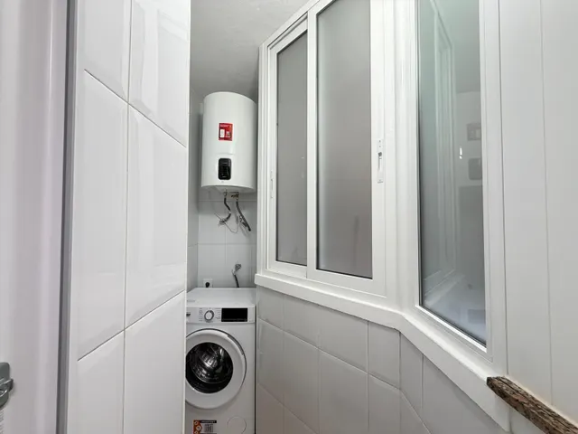 Apartamento totalmente reformado cerca de parque de las naciones con 2 dorm. 1 baño. con piscina. superficie 70 m2. — 28