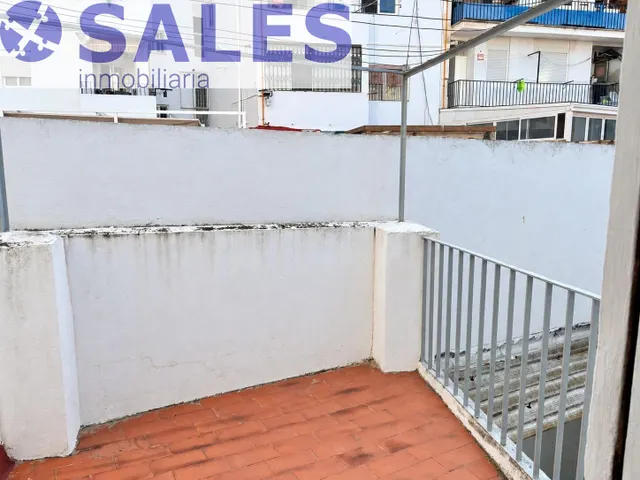 Casa adosada con terrazas, patio y buhardilla en ayora — 18