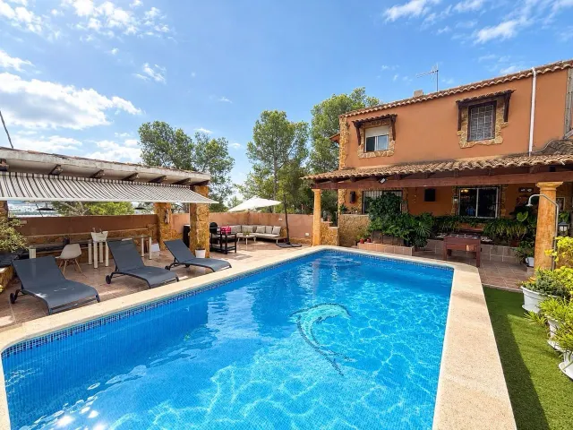 VILLA DE 6 DORMITORIOS Y 4 BAÑOS EN JACARILLA (ALICANTE) - foto 3