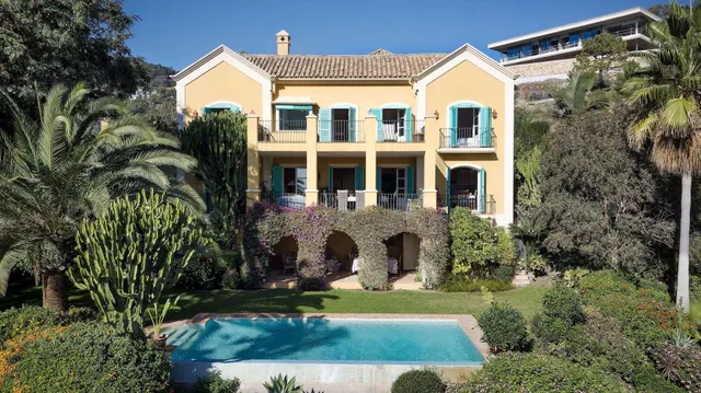VILLA DE LUJO CON ESTILO ANDALUZ EN BENAHAVIS — 2