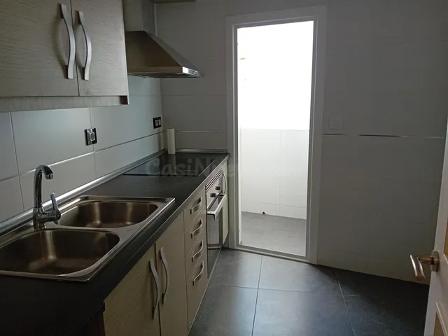 Piso con ascensor, listo para entrar a vivir en Cerdanyola ( - foto 3