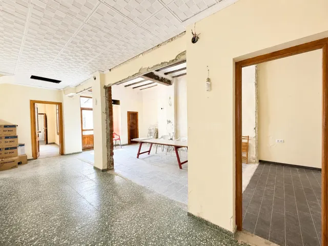 Gran vivienda en el corazón de Enguera con múltiples posibil - foto 4