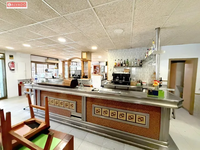 ¡local comercial en venta a 100 m del mar con amplia terraza y salida de humos! — 25