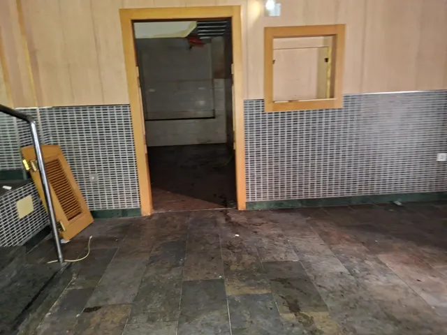 Se vende local comercial céntrico en Oviedo — 9