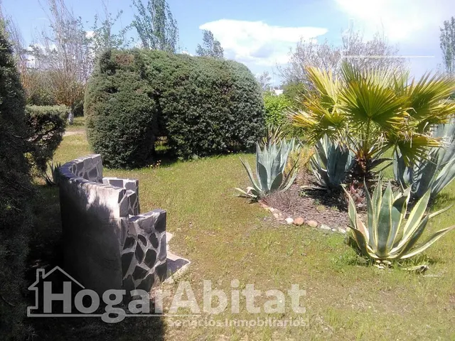 CHALET SEMINUEVO CON PISCINA, TERRAZA Y GARAJE — 36