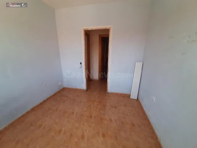 Amplio y Luminoso Piso en Roquetas de Mar por Solo 90,000€ - foto 2