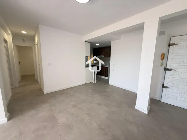 Piso en venta en Alicante, 75m2, 3 habitaciones un baño completo, segunda planta con ascensor. plaza de garaje . zona de ciudad elegida — 11