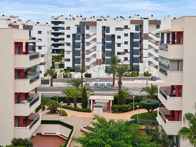 Piso en Arenales del Sol con terraza y vistas al mar — 29