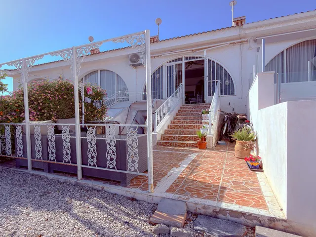 Ciudad Quesada! Magnifico bungalow en 2 plantas independientes, con piscina y parking privado comunitario — 2