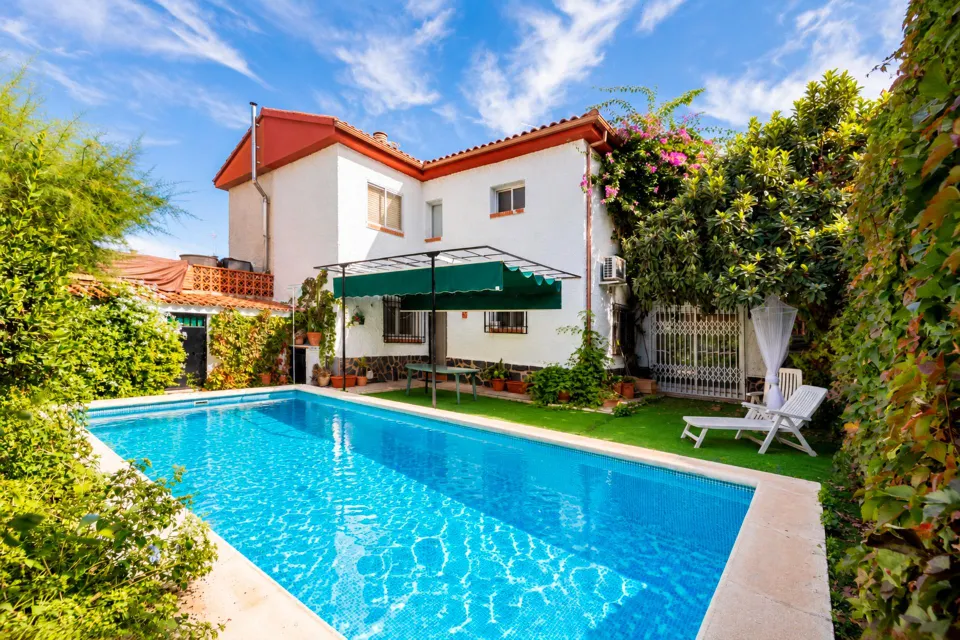 Preciosa casa en Ogíjares con piscina y jardín
