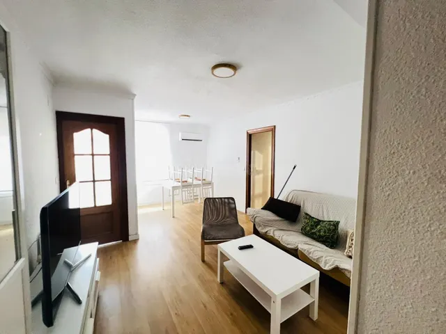 ESTUDIANTES!! 5 habitaciones EN PISO REFORMADO — 2