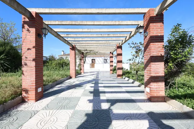 Casa reformada con piscina en parcela de 2.500 m2 (urbano y  - foto 4