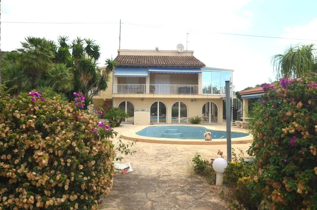 SE VENDE MAGNIFICA VILLA EN LA NUCIA — 14