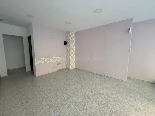 ¡SE ALQUILA LOCAL EN DURCAL CENTRO! — 3