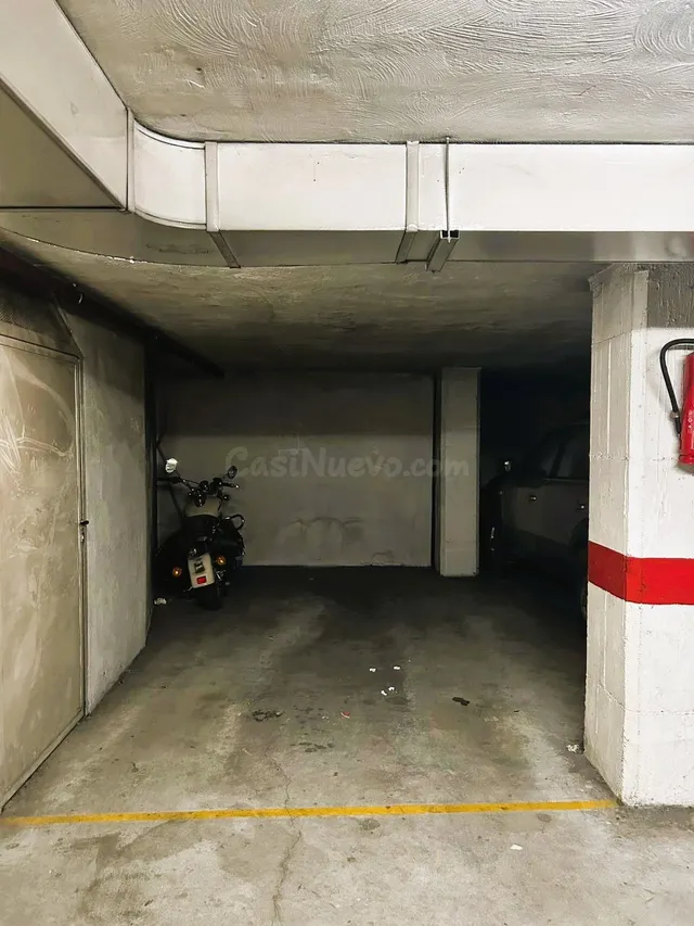Oportunidad de Inversión: Garaje en el Corazón de Ponferrada - foto 3