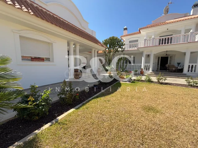 Exclusiva villa independiente en la zona de La Cola, Calabar - foto 4