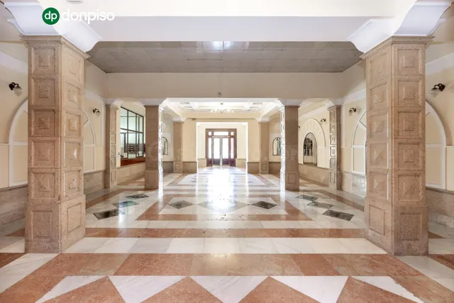 Gran vivienda en Plaza Los Campos - 7 habitaciones - foto 2