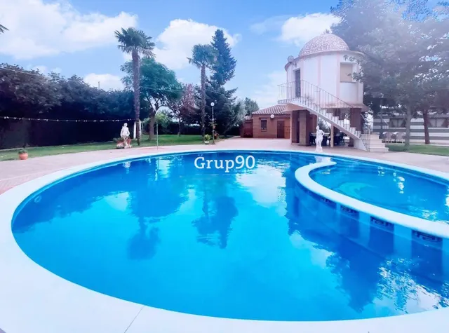ESPECTACULAR CASA CON PISCINA, BARBACOA  EN PARCELA DE MÁS DE 20.000M2 — 2