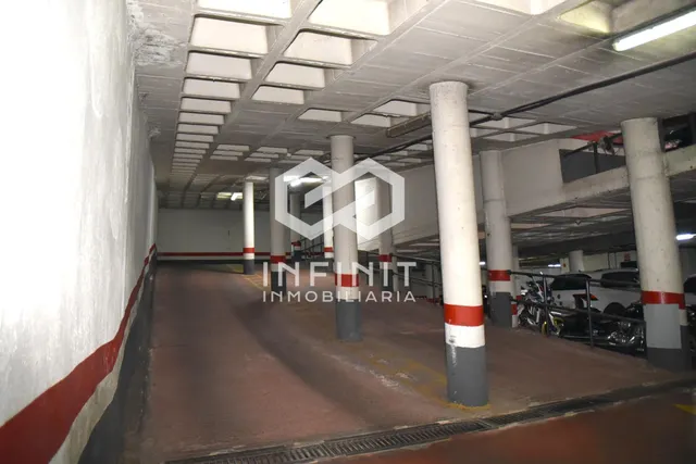 ¡TU COCHE Y TU MOTO, JUNTOS Y A SALVO! Plaza junto al centro de Alcalá — 10