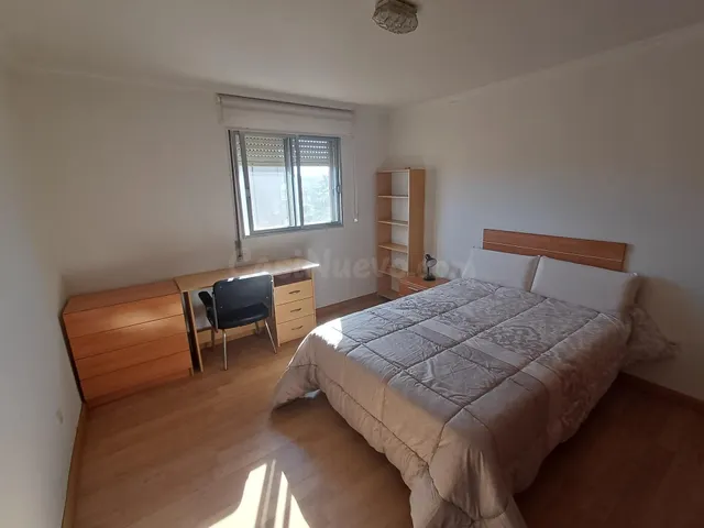 Piso con terraza en Navatejera, a 2 minutos del Complejo Hos