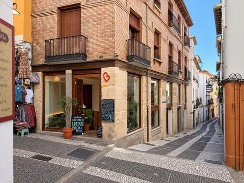 DOS JOYAS EN EL CORAZON DE GRANADA