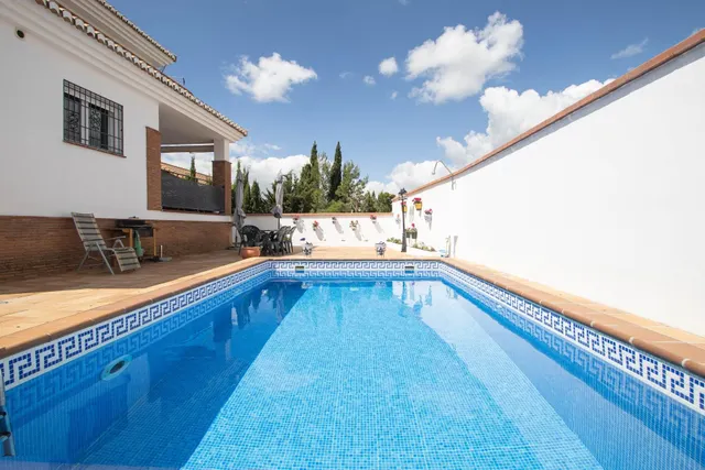 CHALET INDEPENDIENTE CON PISCINA