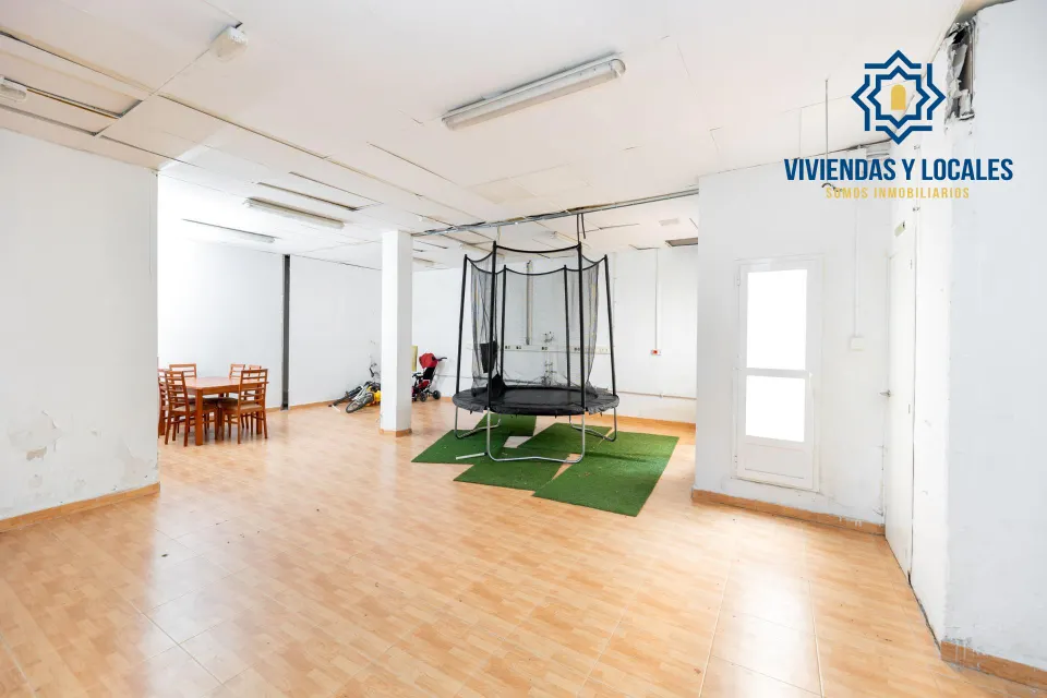 Venta de local de 171 m2 en Armilla (Granada)