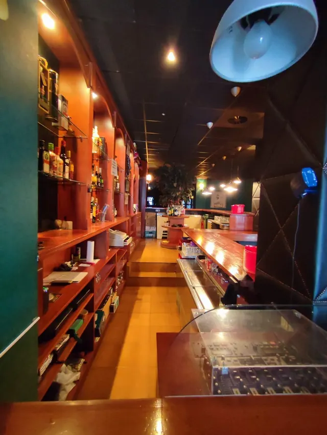 PUB BAR EN FUNCIONAMIENTO — 16