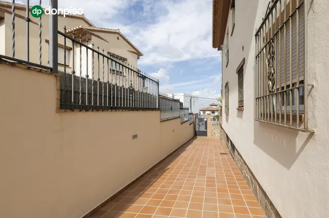 Ático en venta en La Zubia — 25