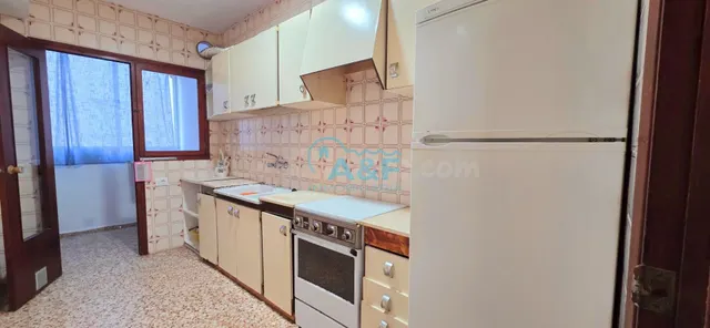 PISO DE 4 habitaciones EN CENTRO DEL PUEBLO EN VENTA - foto 3
