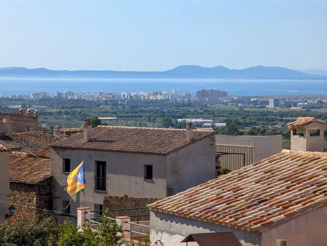 Casa de piedra con vistas panorámicas en Palau-saverdera - foto 4