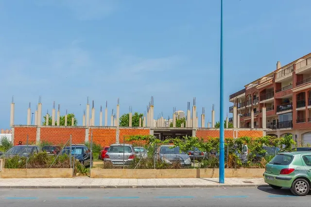 Edificio en obra parada en Llandells (Peñíscola) con proyecto para 39 viviendas y locales — 14