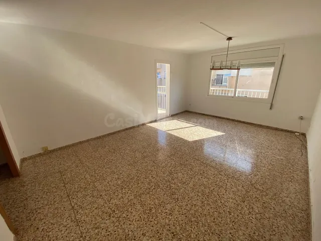 ¡AMPLIO PISO EN UNA ZONA TRANQUILA DE ALCANAR! — 4