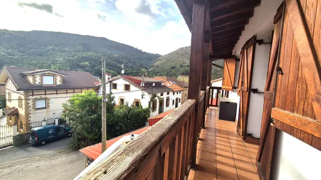 CASA REFORMADA CON JARDÍN Y PORCHE — 10