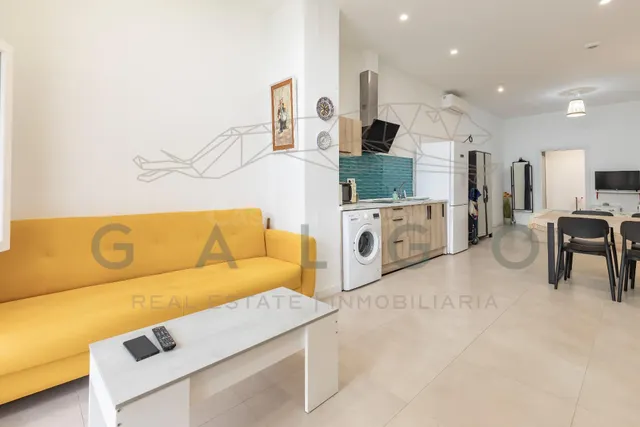 Estudio reformado en Nazaret – Diseño moderno, excelente ubi