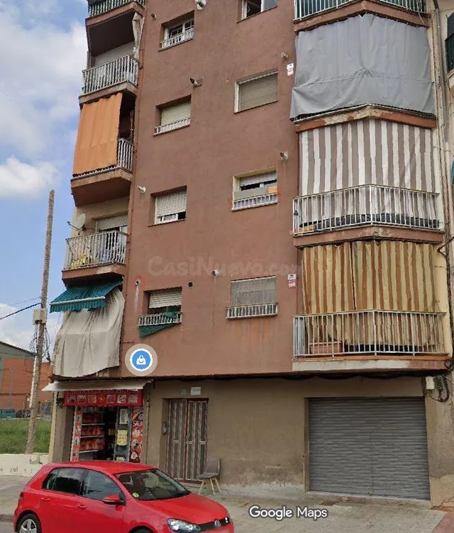 Se vende piso OKUPADO en Manlleu - foto 2
