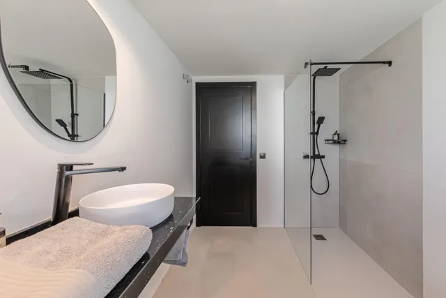Exclusividad, diseño y privacidad en una de las mejores zonas residenciales de Sevilla — 46