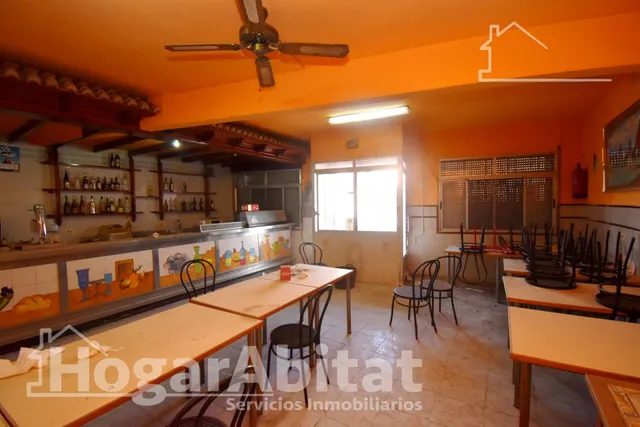 Espaciosa casa con local comercial, dos terrazas y balcón — 30