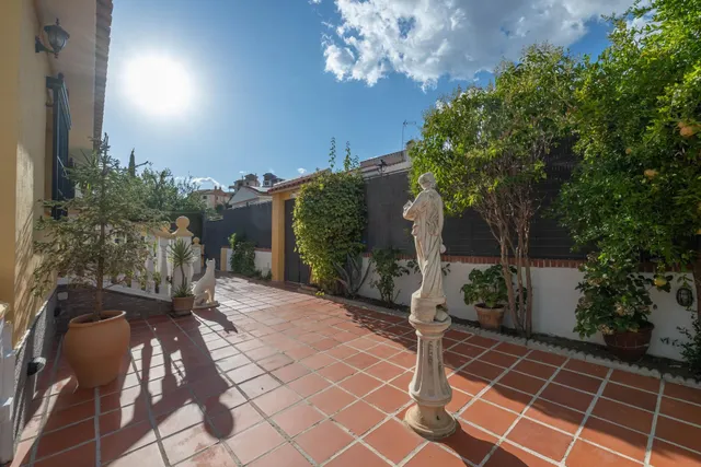 CHALET CON PISCINA Y JARDÍN A SOLO 10 MINUTOS DE GRANADA — 14