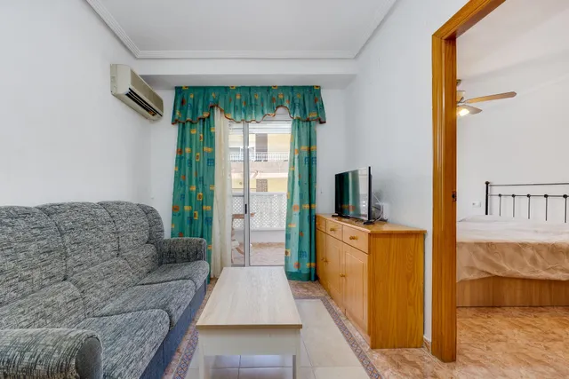 Apartamento de dos dormitorios a escasos 150 metros de la playa del cura, en torrevieja — 7